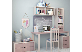 Writing desk and decor for a child 5